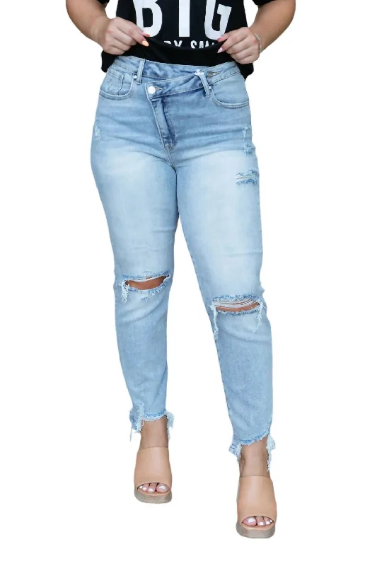 Crossover Girlfriend Jeans In Light Wash